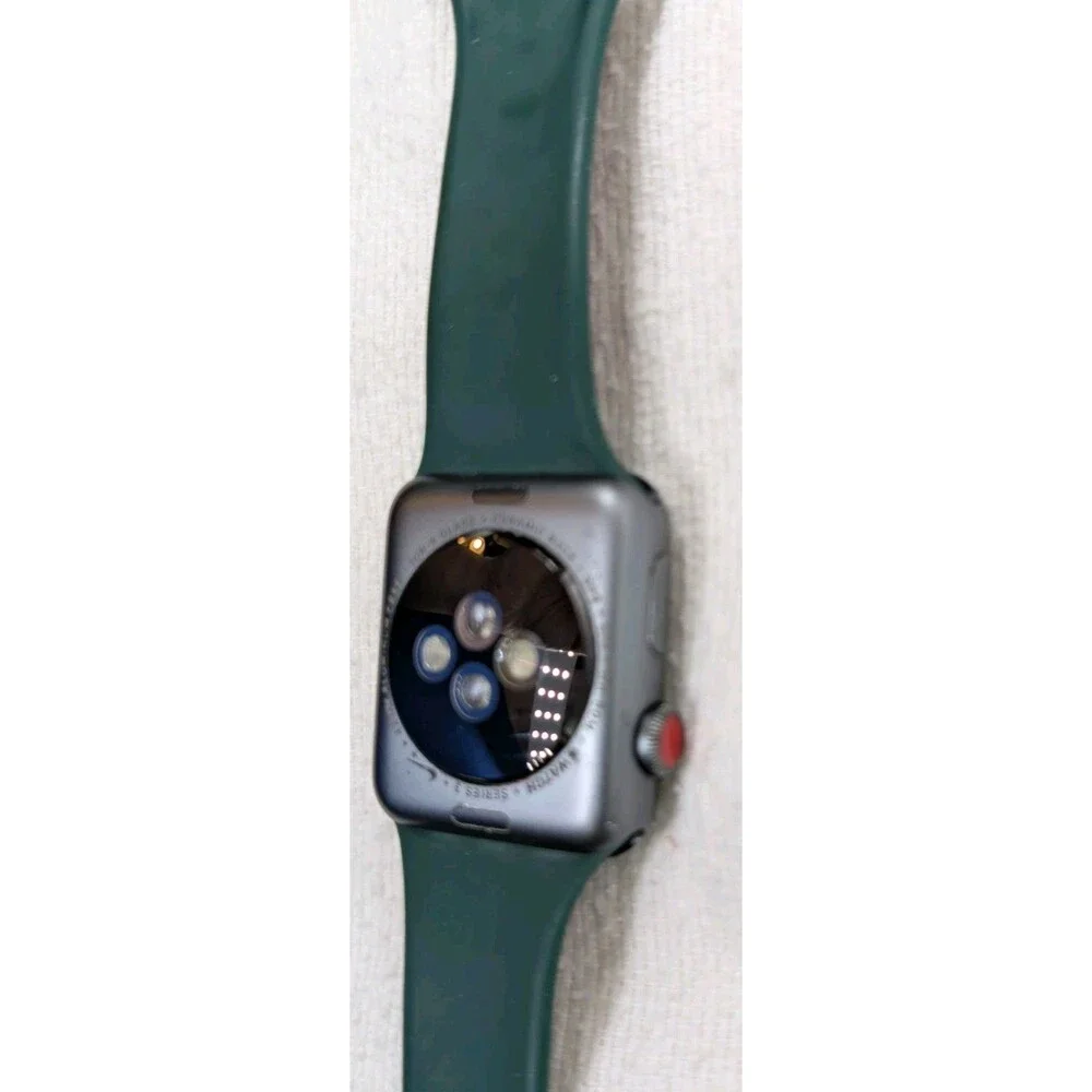 Apple Watch Series 3 42mm Space Gray Aluminum Case Green Sport Band **UNTESTED**